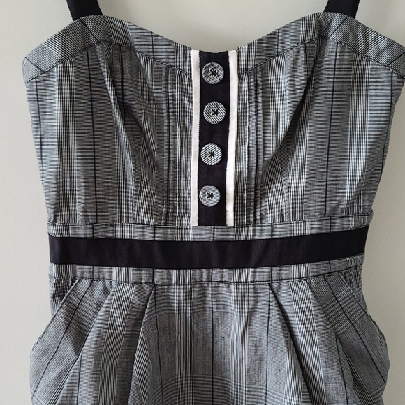BEBE plaid dress with pockets size XS - Picture 2 of 4